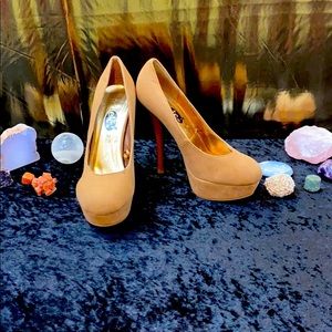 Tan high heel size 7